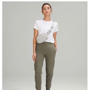 Lululemon Everywhere Belt Bag, Seal Grey, NWT